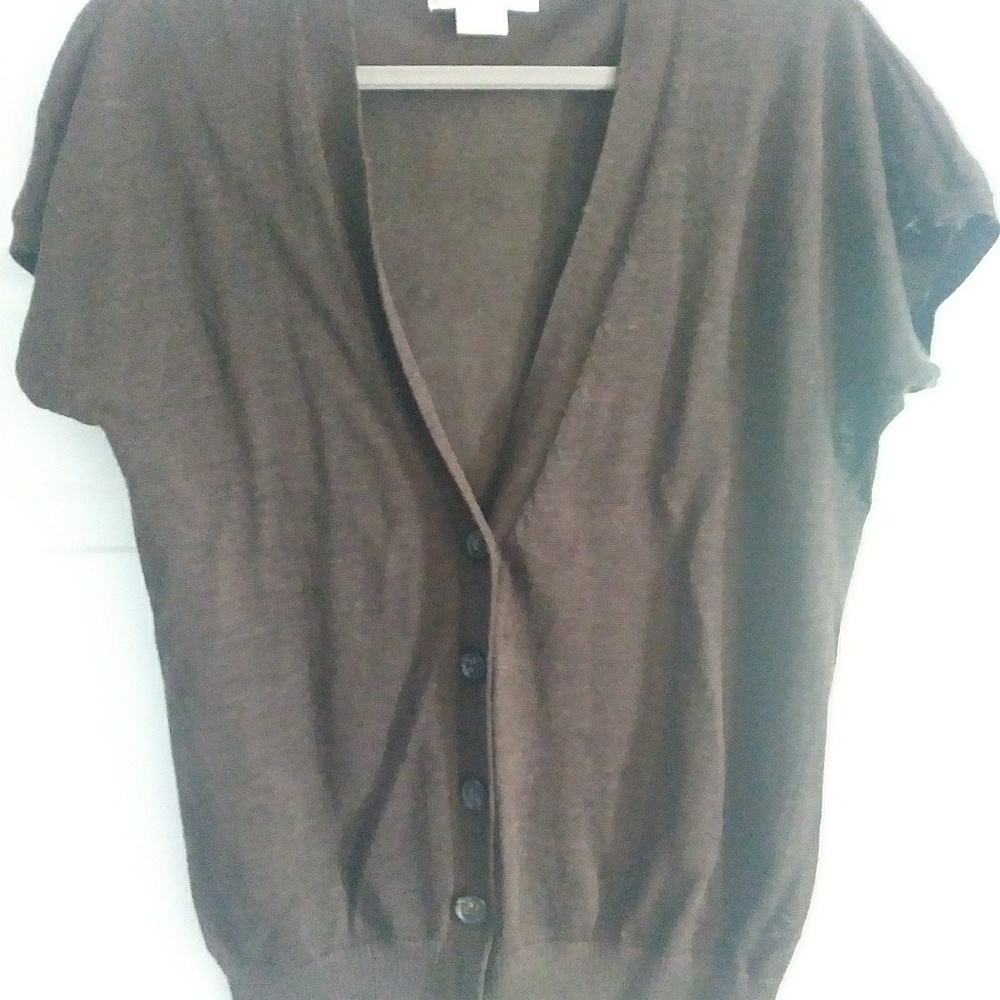Short-sleeved cardigan